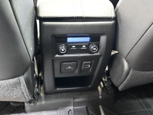 Used 2023 Chevrolet Traverse LT w/ LT Premium Package image 28