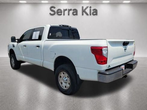 Used 2018 Nissan Titan SV RWD image 3