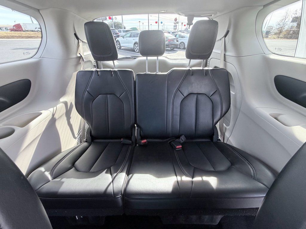 Used 2024 Chrysler Pacifica Touring-L FWD image 25