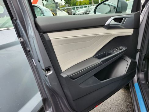 New 2025 Volkswagen Taos SEL image 20