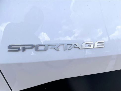 Certified 2025 Kia Sportage LX image 7
