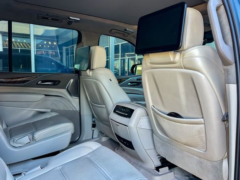 Used 2021 Cadillac Escalade Sport Platinum image 33