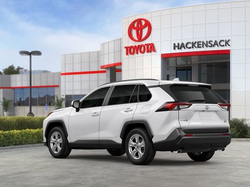 Used 2025 Toyota RAV4 XLE image 6