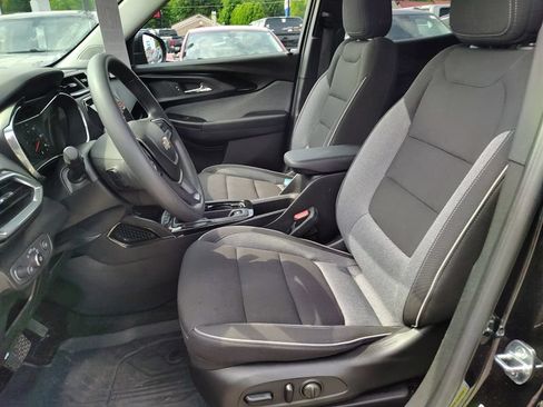 Used 2023 Chevrolet TrailBlazer LT w/ Convenience Package AWD/4WD image 9