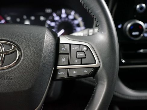 Certified 2024 Toyota Highlander XLE FWD image 13