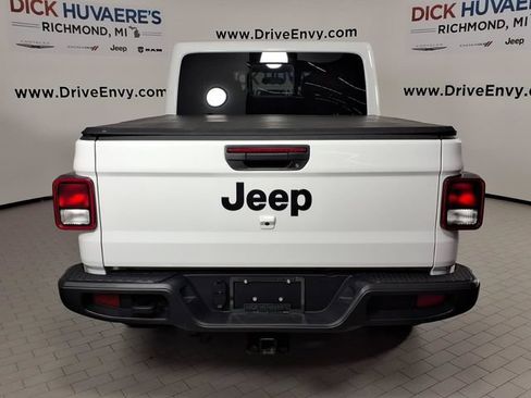 Used 2025 Jeep Gladiator Sport AWD/4WD image 5
