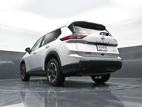 Used 2025 Nissan Rogue SV AWD/4WD image 50