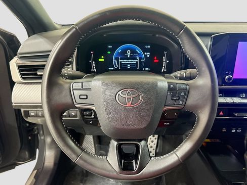 Used 2025 Toyota Camry SE w/ Convenience Package FWD image 9