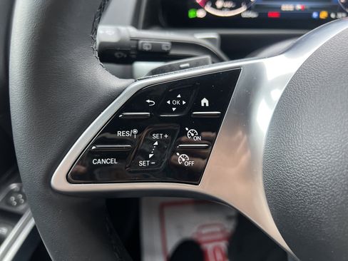 Certified 2025 Mercedes-Benz GLB 250 4MATIC image 17