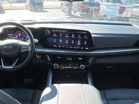 Certified 2025 Chevrolet Suburban Z71 w/ Comfort Package image 10