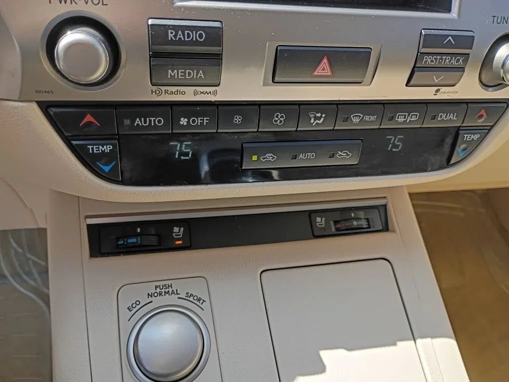 Used 2015 Lexus ES 350 w/ Premium Package FWD image 13