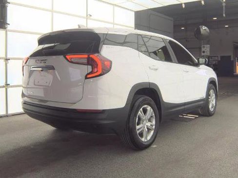 Used 2023 GMC Terrain SLE image 2