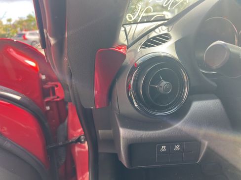 Used 2021 MAZDA MX-5 Miata Club image 27