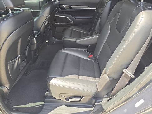 Certified 2022 Kia Telluride S FWD image 16