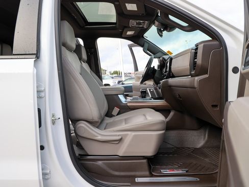 Used 2025 Chevrolet Silverado 1500 LT Trail Boss w/ LT Trail Boss Premium Package AWD/4WD image 47
