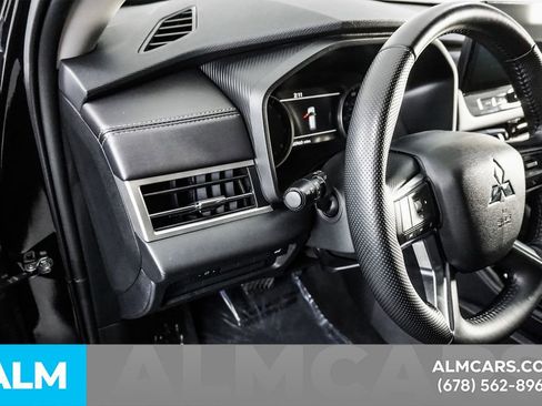 Used 2025 Mitsubishi Outlander SE FWD image 36