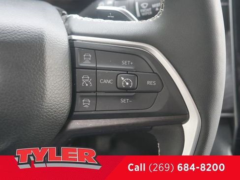 Used 2023 Jeep Grand Cherokee L Limited AWD/4WD image 28
