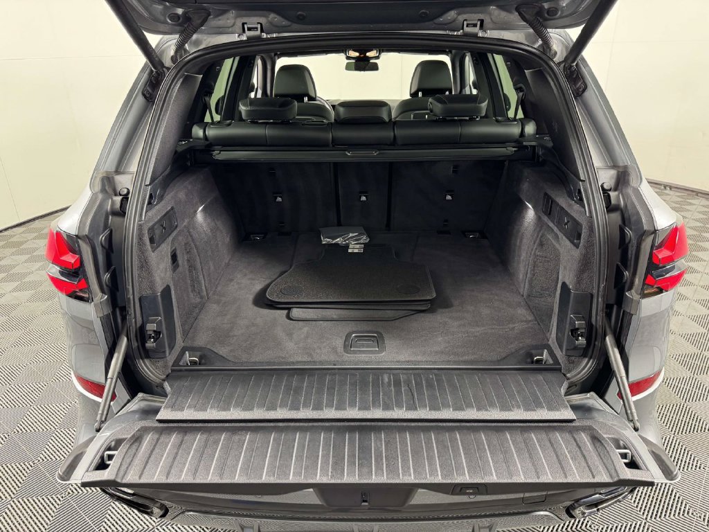 Used 2026 BMW X5 xDrive40i w/ M Sport Package AWD/4WD image 14