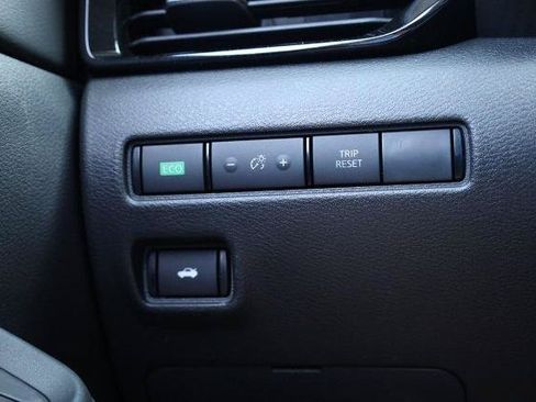 Certified 2025 Nissan Sentra SV FWD image 18