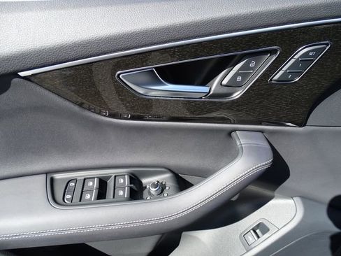 Used 2025 Audi Q7 3.0T Premium Plus image 19