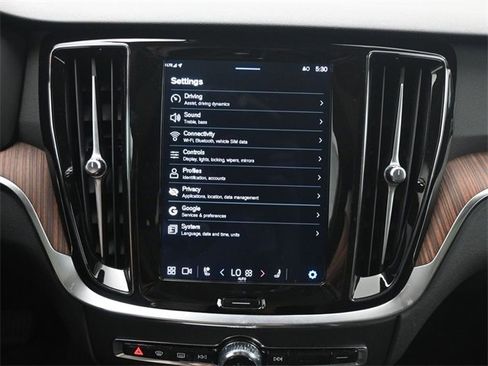 Used 2024 Volvo V60 B5 Cross Country Plus image 15