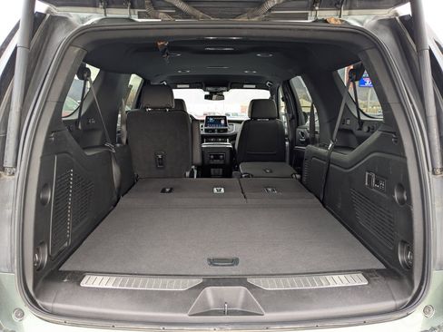 Used 2023 Chevrolet Suburban Premier image 31