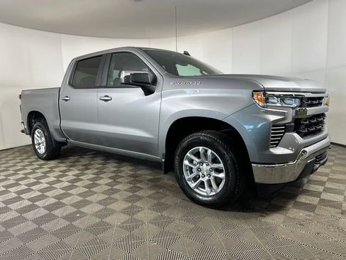 Used 2023 Chevrolet Silverado 1500 LT image 2