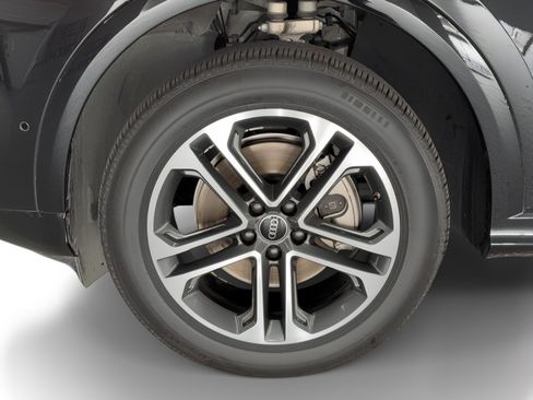 Used 2025 Audi Q5 Premium w/ Convenience Package image 12