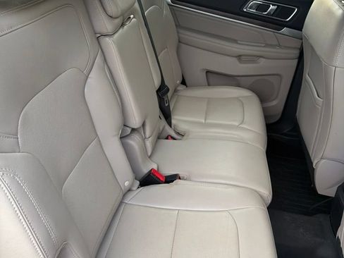 Used 2018 Ford Explorer Limited w/ Equipment Group 301A FWD image 13