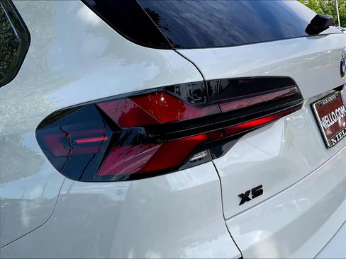 Used 2025 BMW X5 M60i AWD/4WD image 32