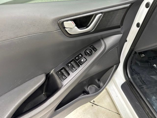 Used 2018 Hyundai Ioniq Blue FWD image 9