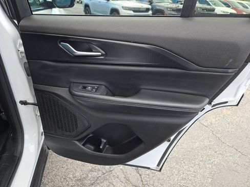 Used 2024 Jeep Grand Cherokee Altitude RWD image 9