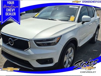 Used 2022 Volvo XC40 T5 Momentum