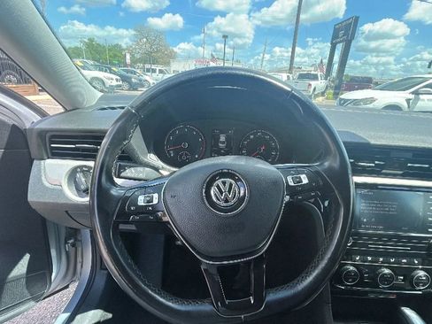 Used 2020 Volkswagen Passat 2.0T SE FWD image 12