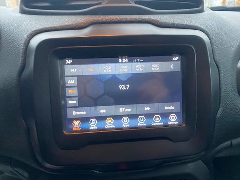 Used 2019 Jeep Renegade Latitude FWD image 21