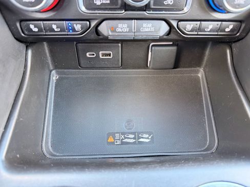 Used 2023 Chevrolet Suburban Premier image 22