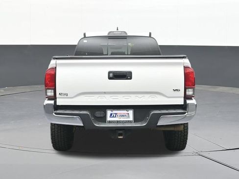 Used 2018 Toyota Tacoma TRD Off-Road AWD/4WD image 10