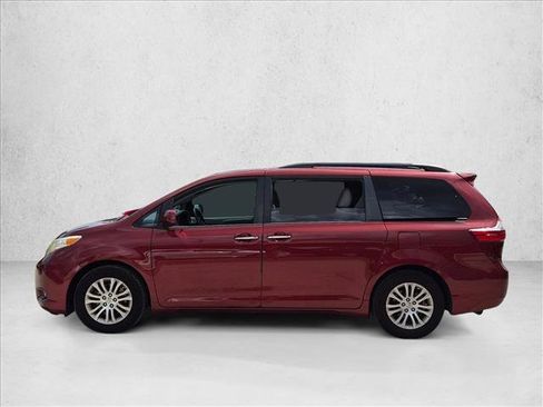 Used 2017 Toyota Sienna XLE FWD image 4