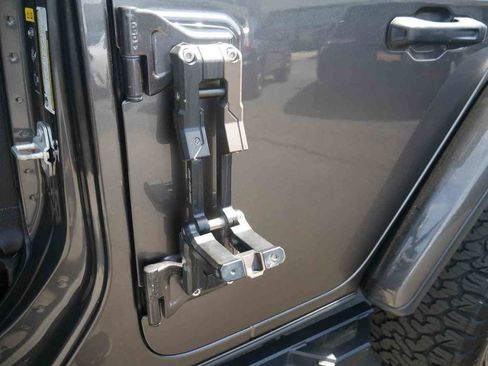Used 2022 Jeep Wrangler Unlimited Rubicon w/ Trailer Tow Package AWD/4WD image 29