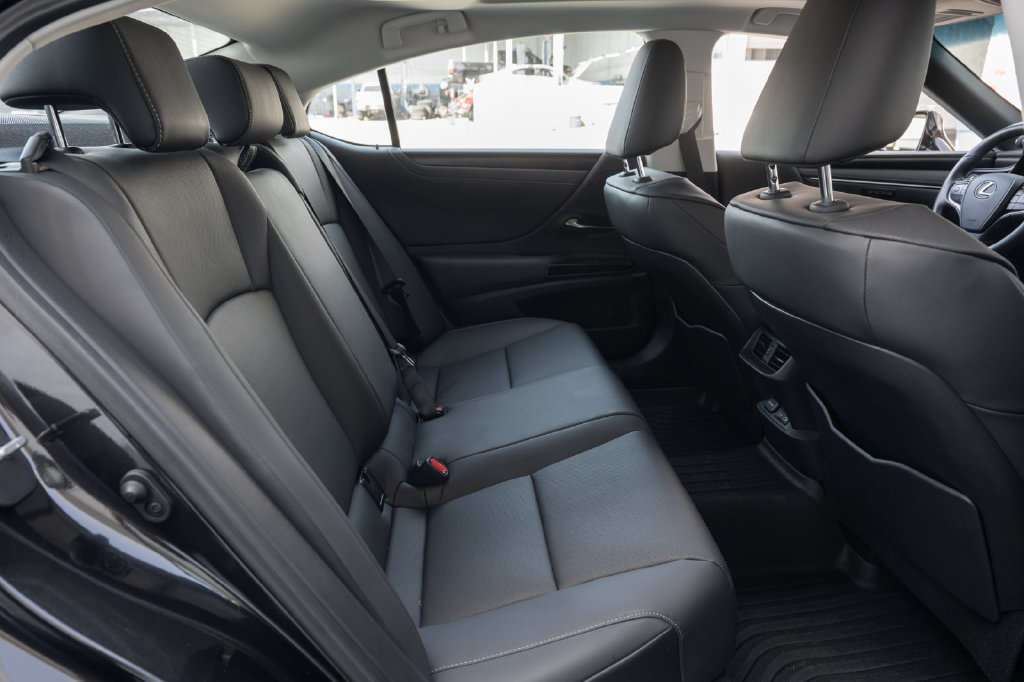 Used 2025 Lexus ES 350 w/ Premium Package FWD image 38