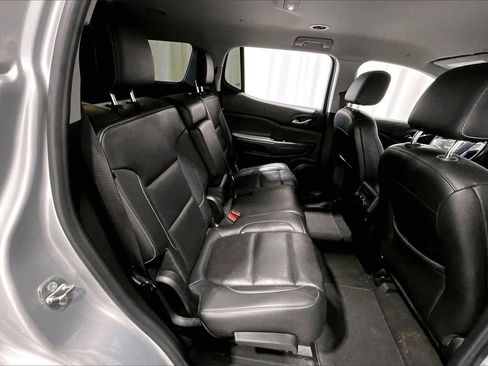 Used 2018 GMC Acadia SLT image 44