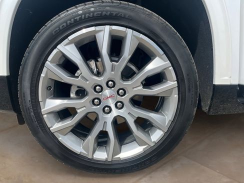 Used 2025 GMC Acadia Denali w/ Super Cruise Package FWD image 18