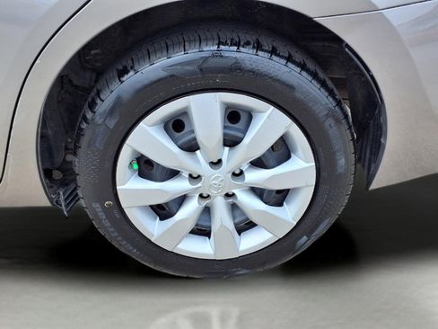 Used 2015 Toyota Corolla LE FWD image 9