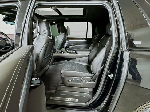 New 2026 Cadillac Escalade ESV Platinum Sport AWD/4WD image 13