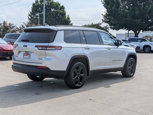 Used 2023 Jeep Grand Cherokee L Laredo AWD/4WD image 6