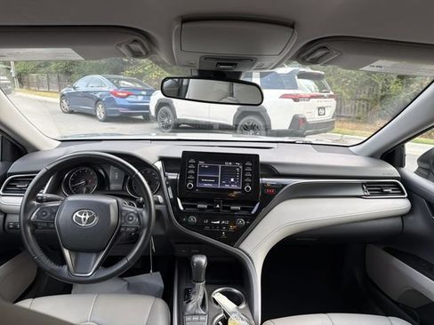 Used 2022 Toyota Camry SE FWD image 19