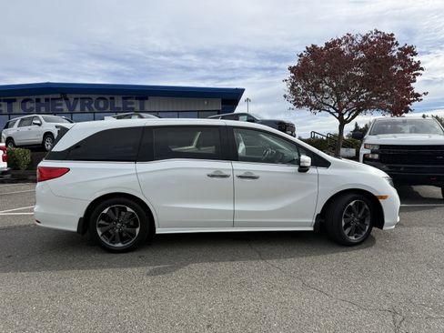 Used 2023 Honda Odyssey Elite image 5