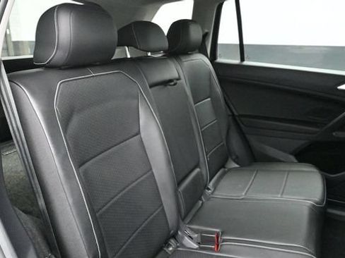 Used 2021 Volkswagen Tiguan SE AWD/4WD image 13