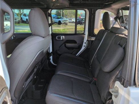 Used 2024 Jeep Wrangler Unlimited Rubicon 4xe w/ Safety Group AWD/4WD image 13