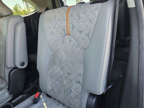 Used 2022 Toyota Highlander Bronze Edition image 12